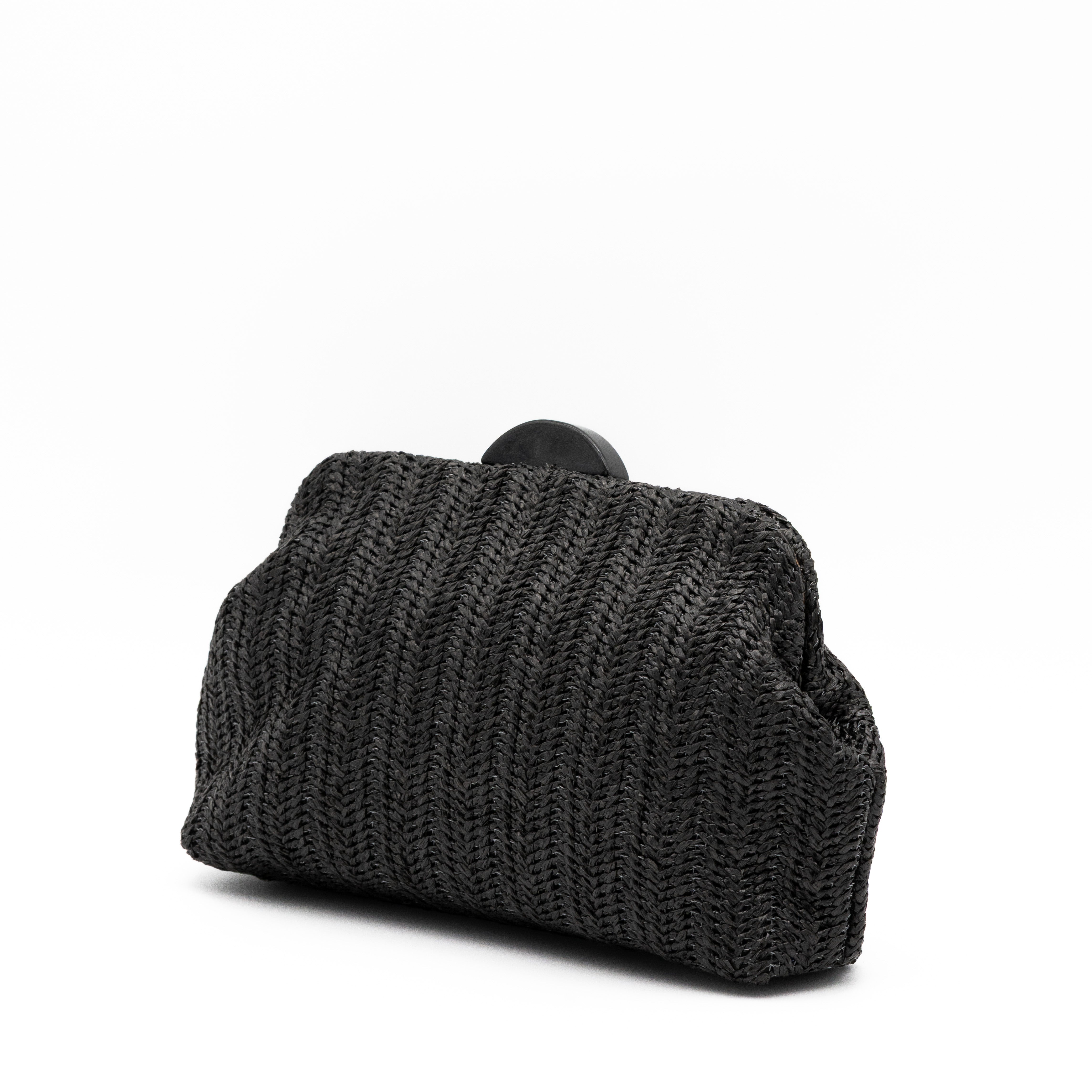 Bolso de fiesta de rafia negro con diseño en espiga y cadena metálica desmontable