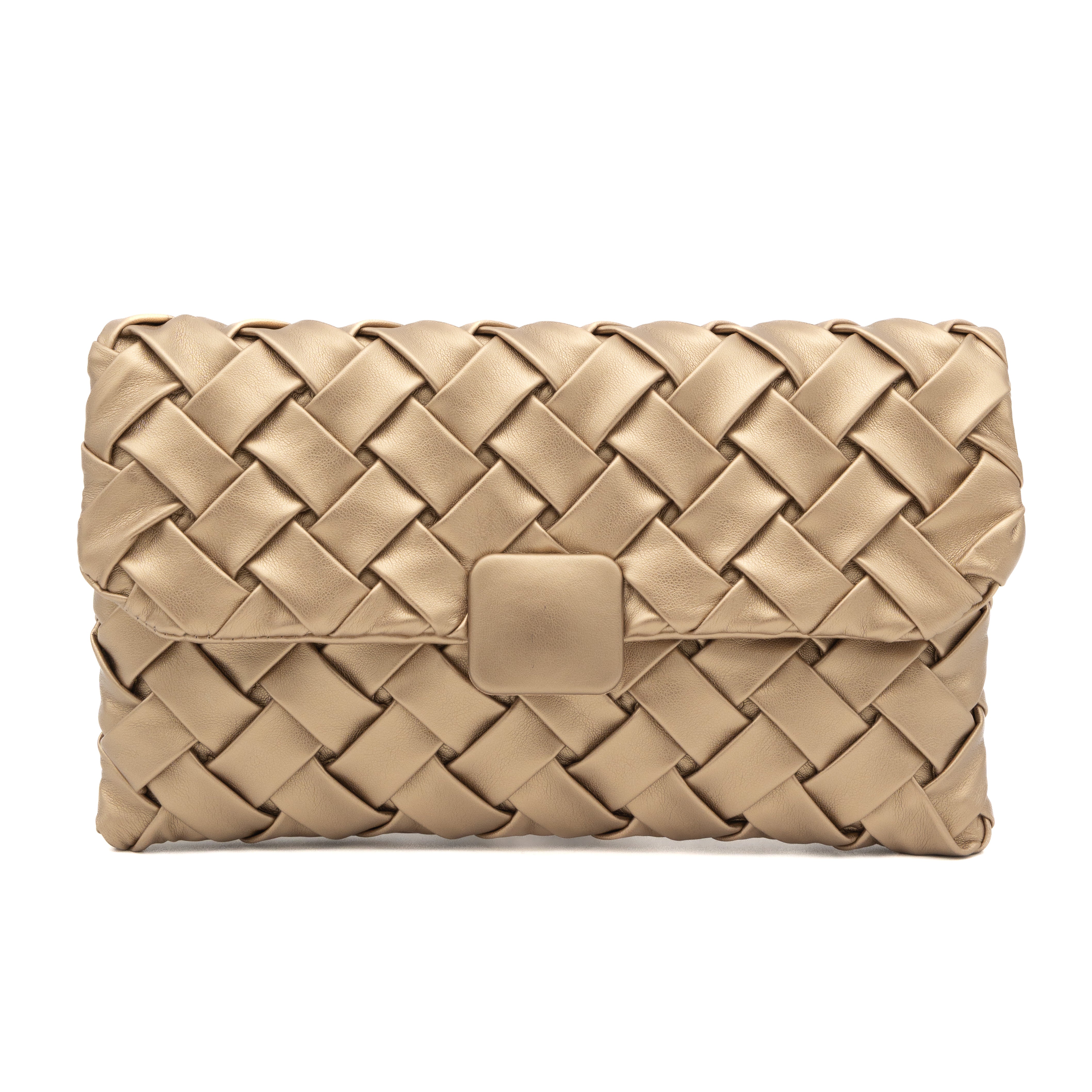 Bolso clutch de polipiel trenzada oro con solapa y cadena