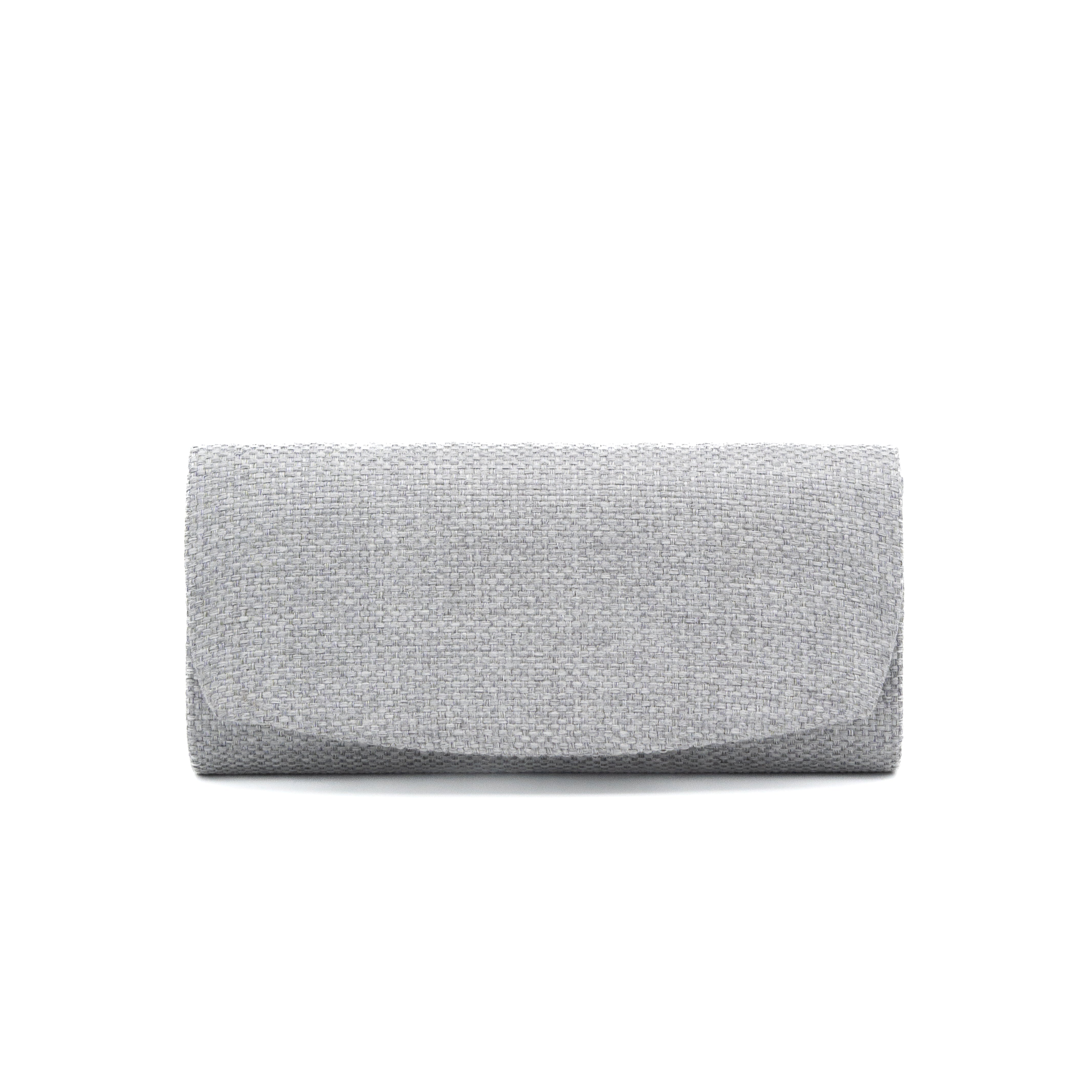 Bolso clutch de rafia rígido gris claro con solapa redondeada
