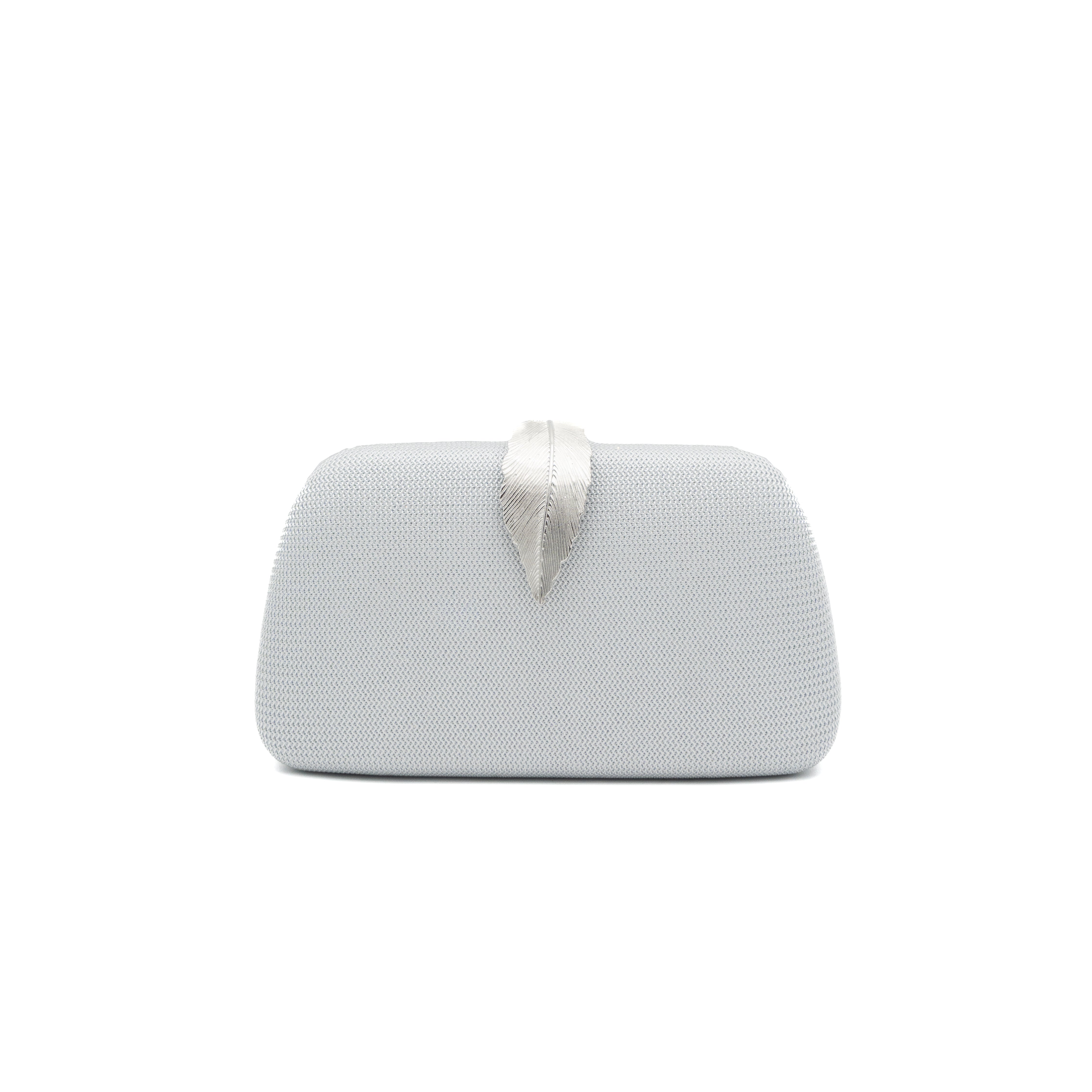 Bolso clutch rígido de malla plata con cierre de hoja