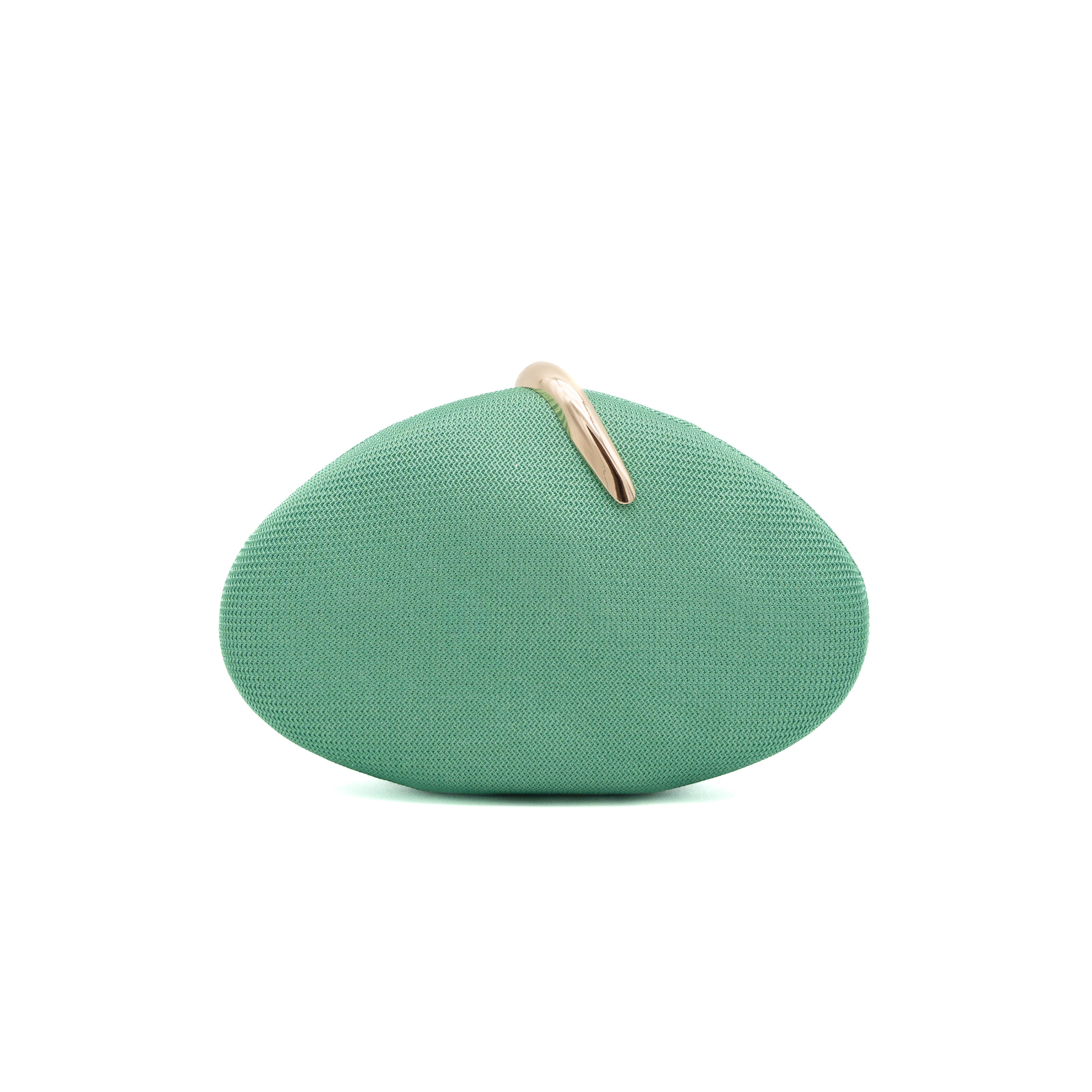 Bolso clutch rígido con textura de malla verde hierba y detalle metálico curvo