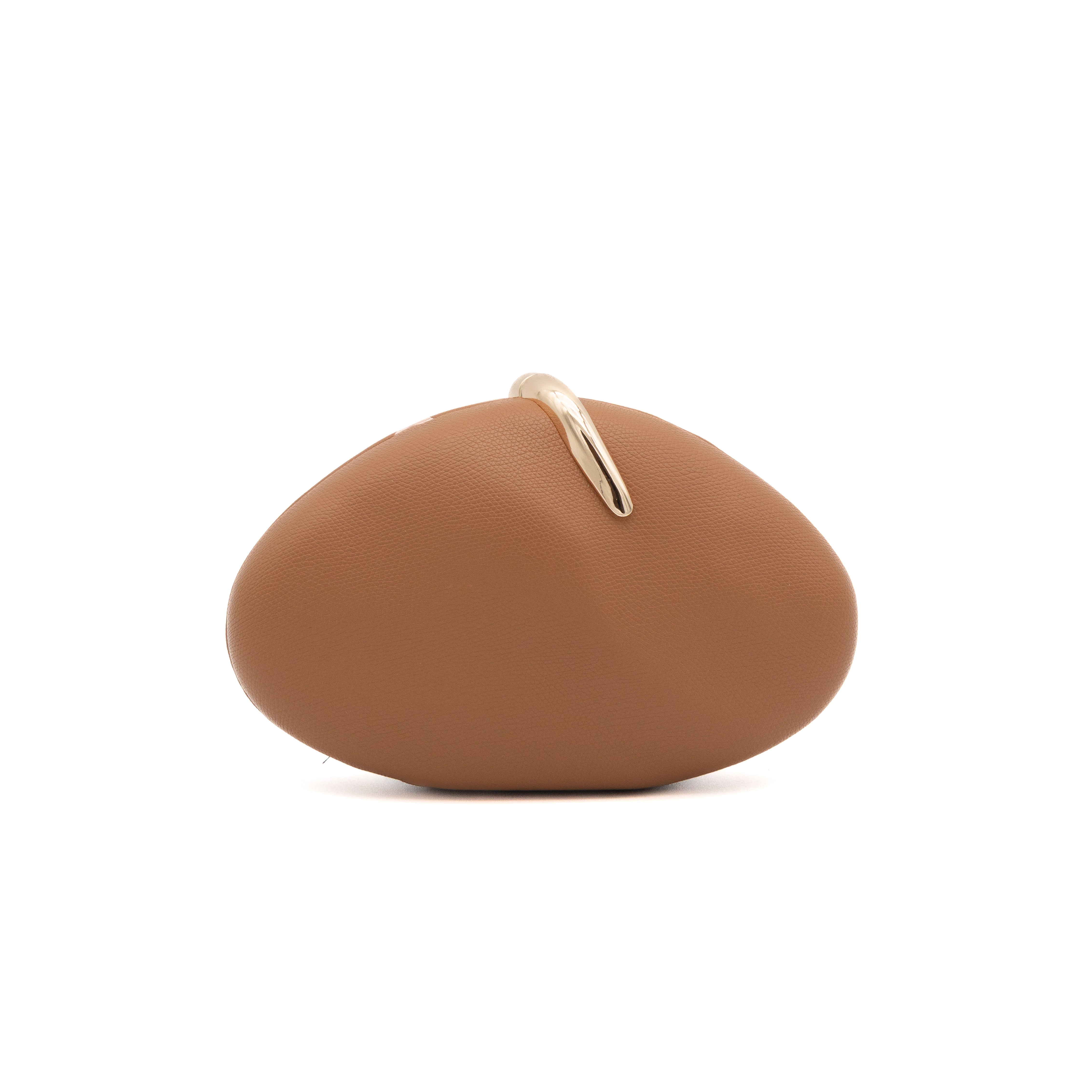 Bolso clutch rígido de polipiel cuero con detalle metálico curvo