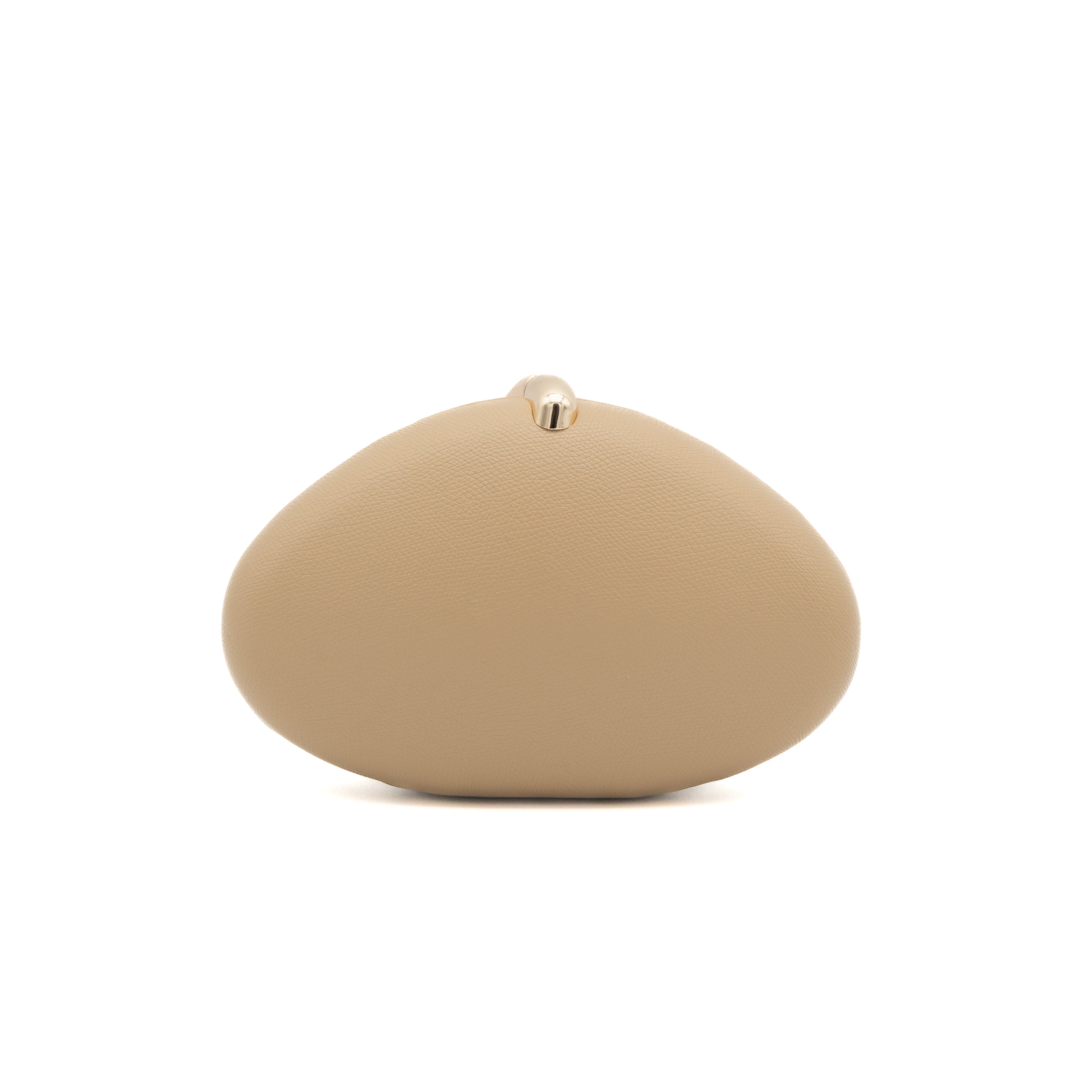 Bolso clutch rígido de polipiel camel claro con detalle metálico curvo