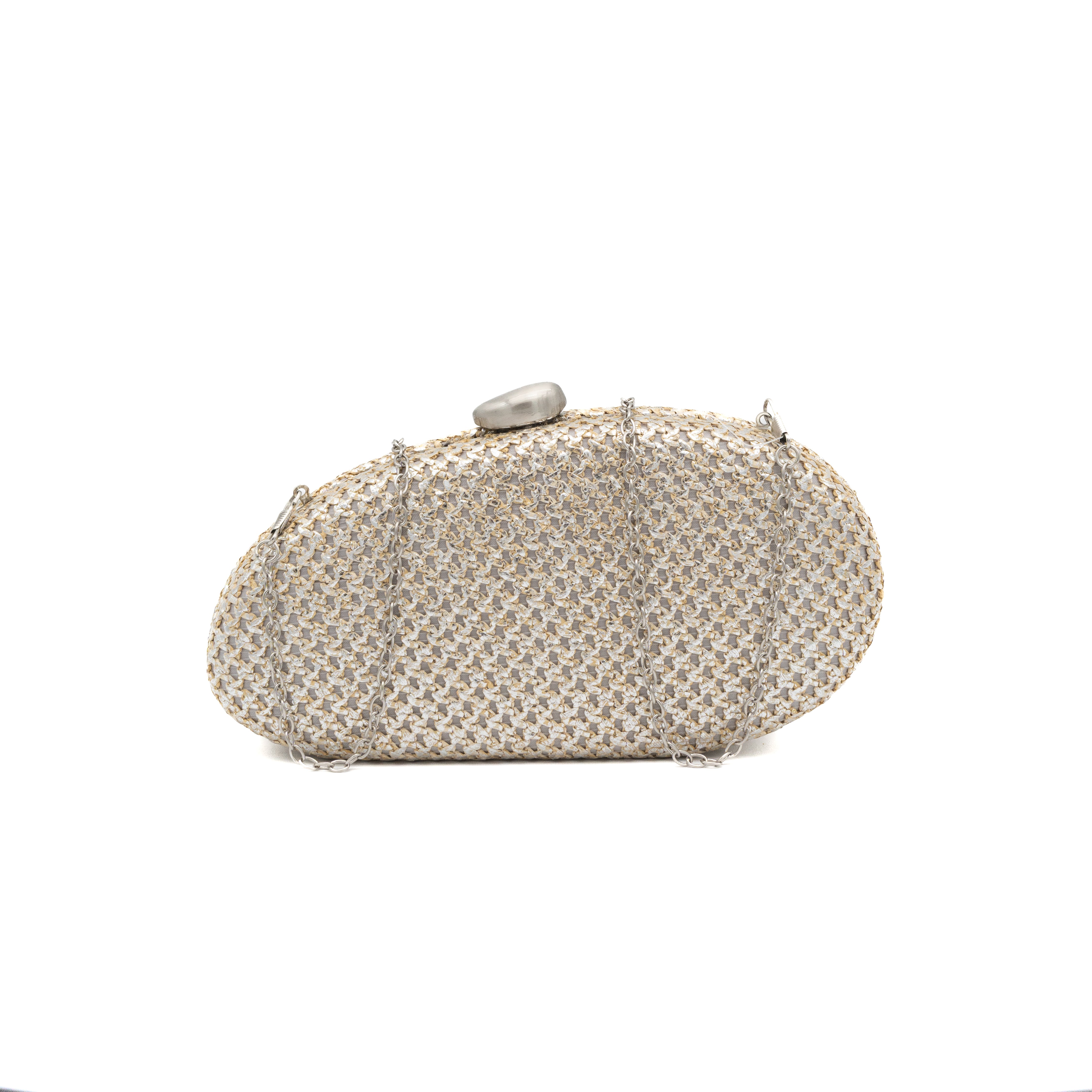 Bolso clutch rígido ovalado de rafia plata con acabado metalizado