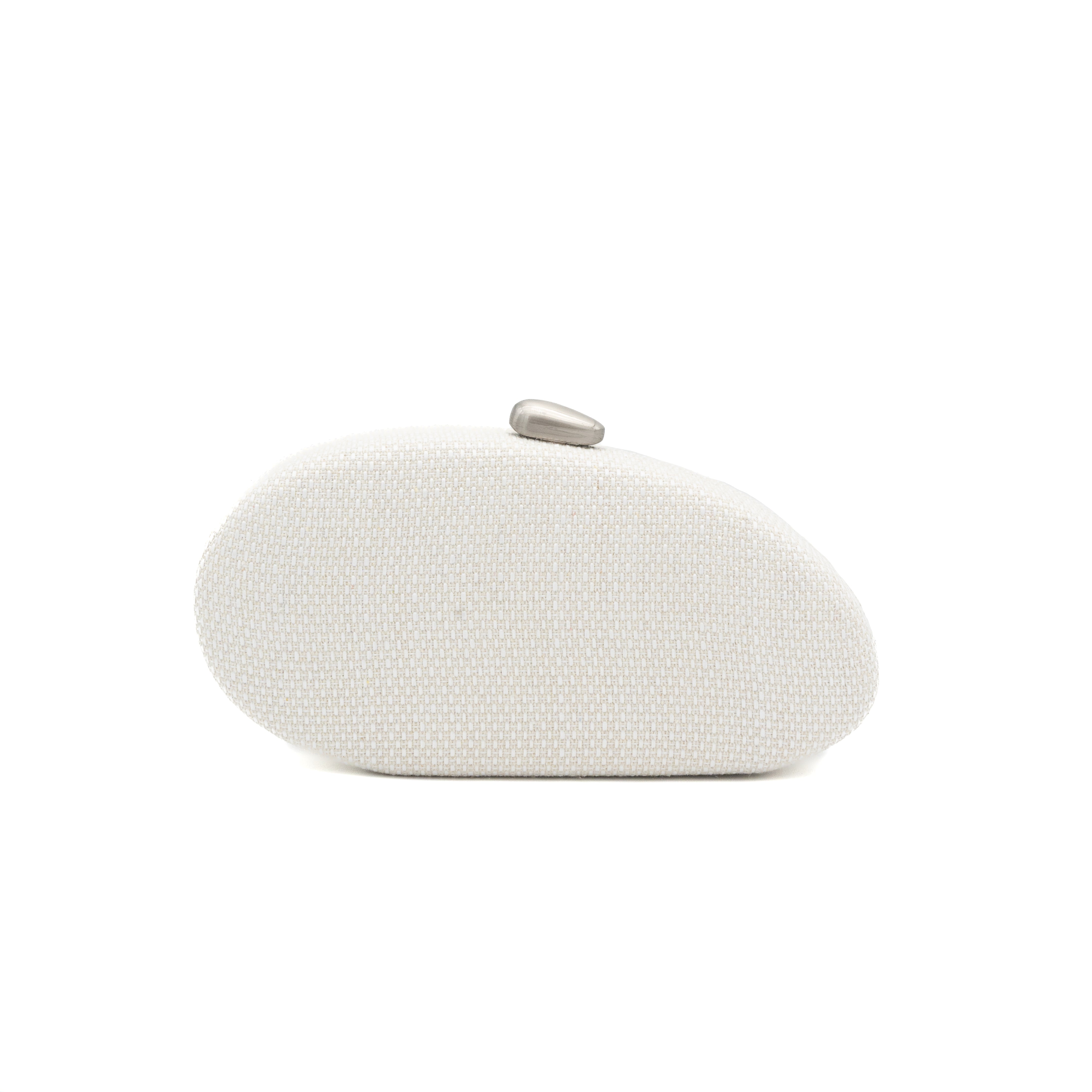 Bolso clutch rígido ovalado de tejido texturizado blanco