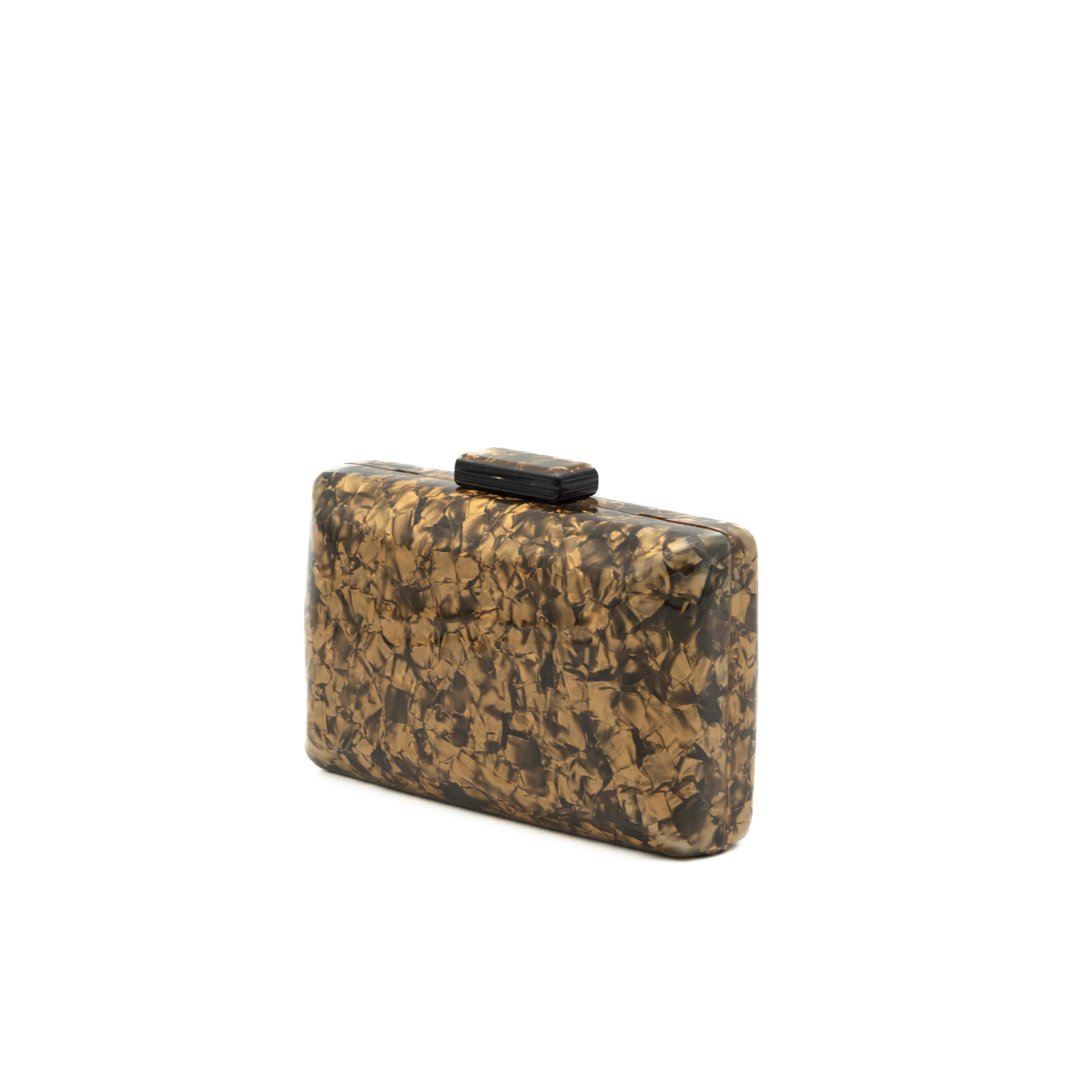 Bolso rígido de fiesta en nácar café con diseño llamativo, cierre superior y cadena desmontable