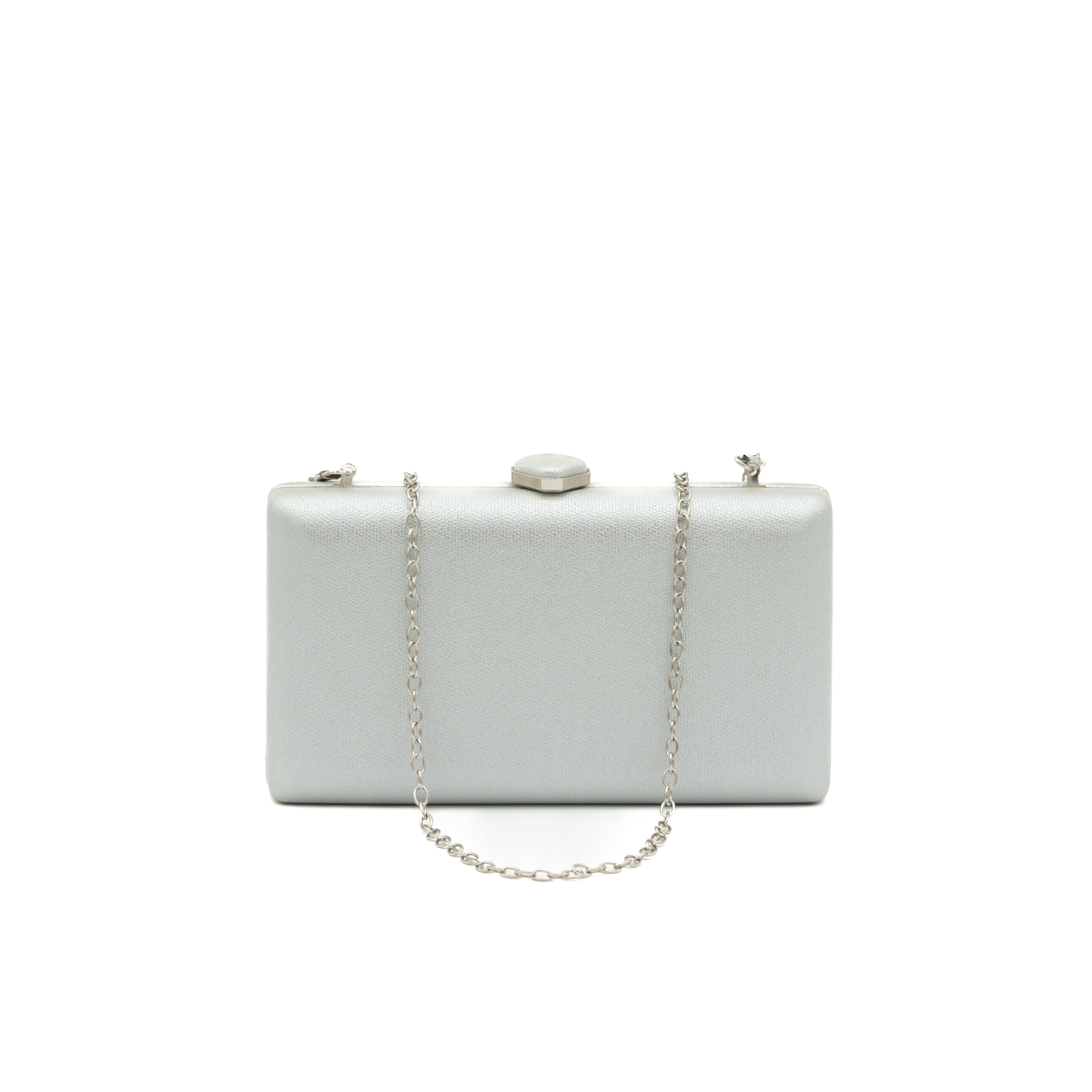 Bolso clutch de polipiel metalizado plata con cierre superior hexagonal y cadena desmontable