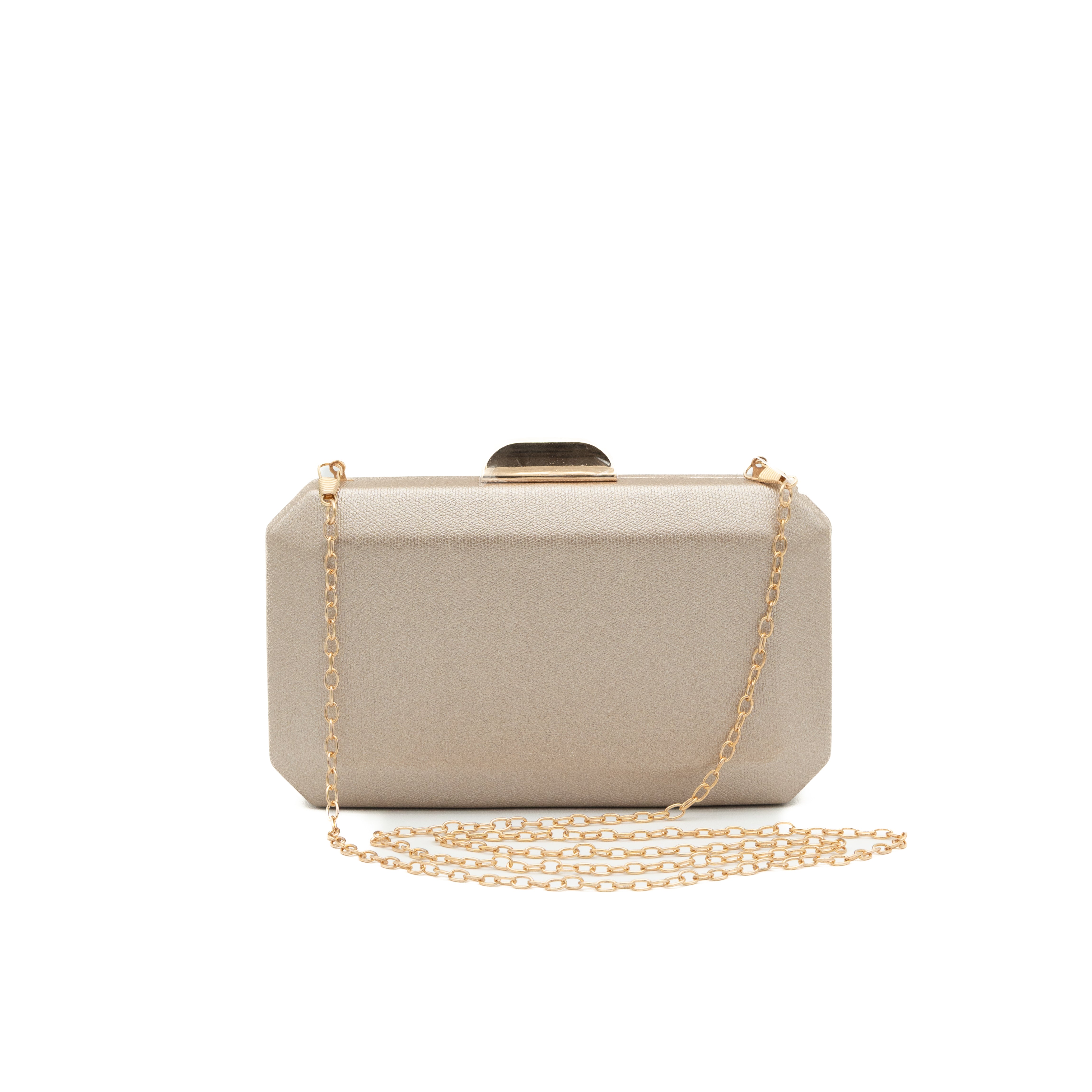 Bolso clutch de fiesta en polipiel champán metalizada con diseño geométrico y cadena metálica desmontable