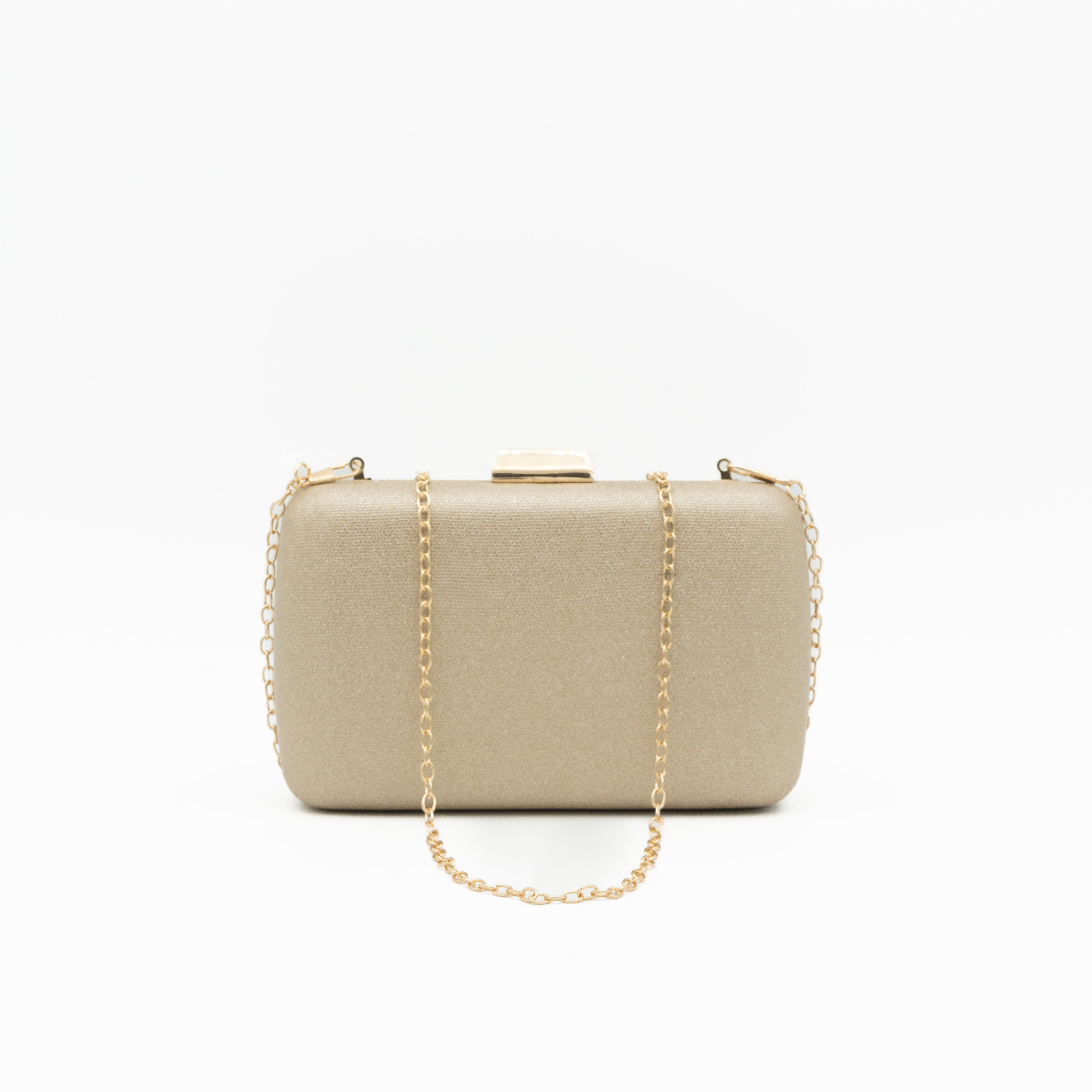 Bolso clutch de fiesta en polipiel oro claro metalizado con cierre metálico y cadena fina desmontable