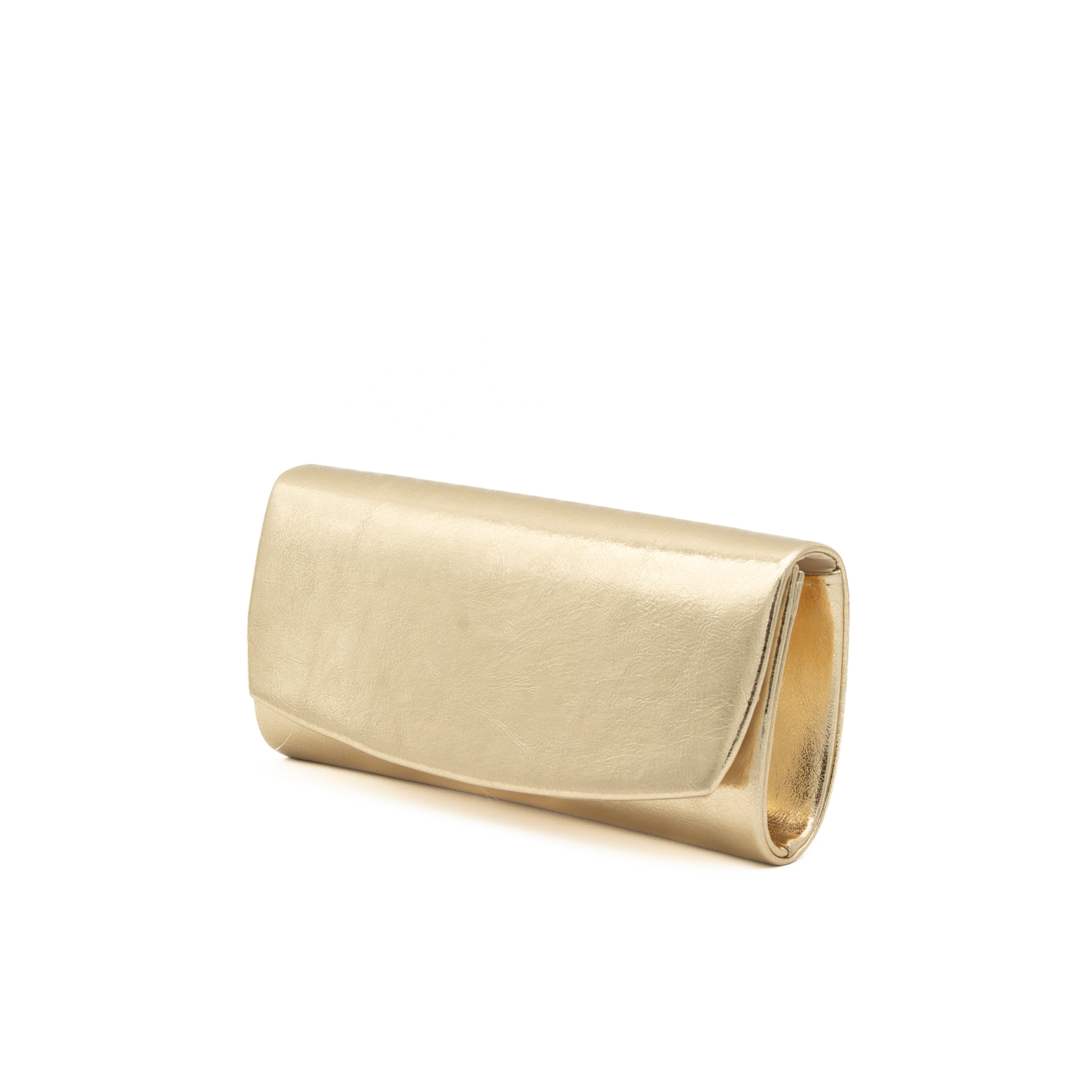 Bolso clutch de polipiel metalizado oro claro con solapa frontal y cadena metálica desmontable