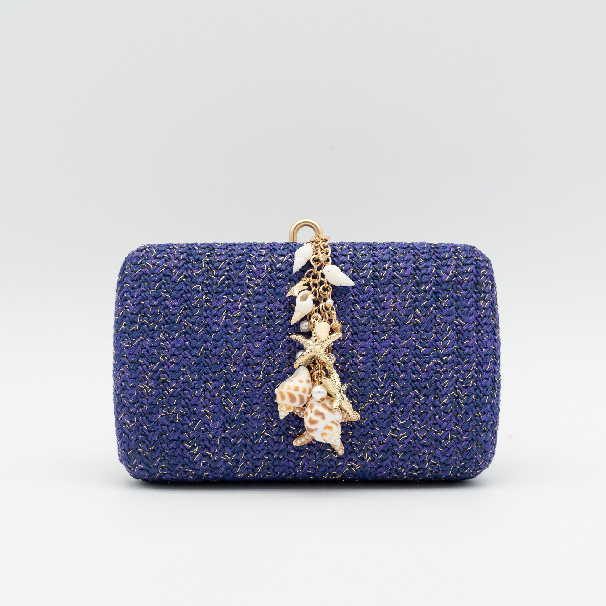 Bolso de fiesta en rafia azul morado con colgante de conchas y cadena desmontable