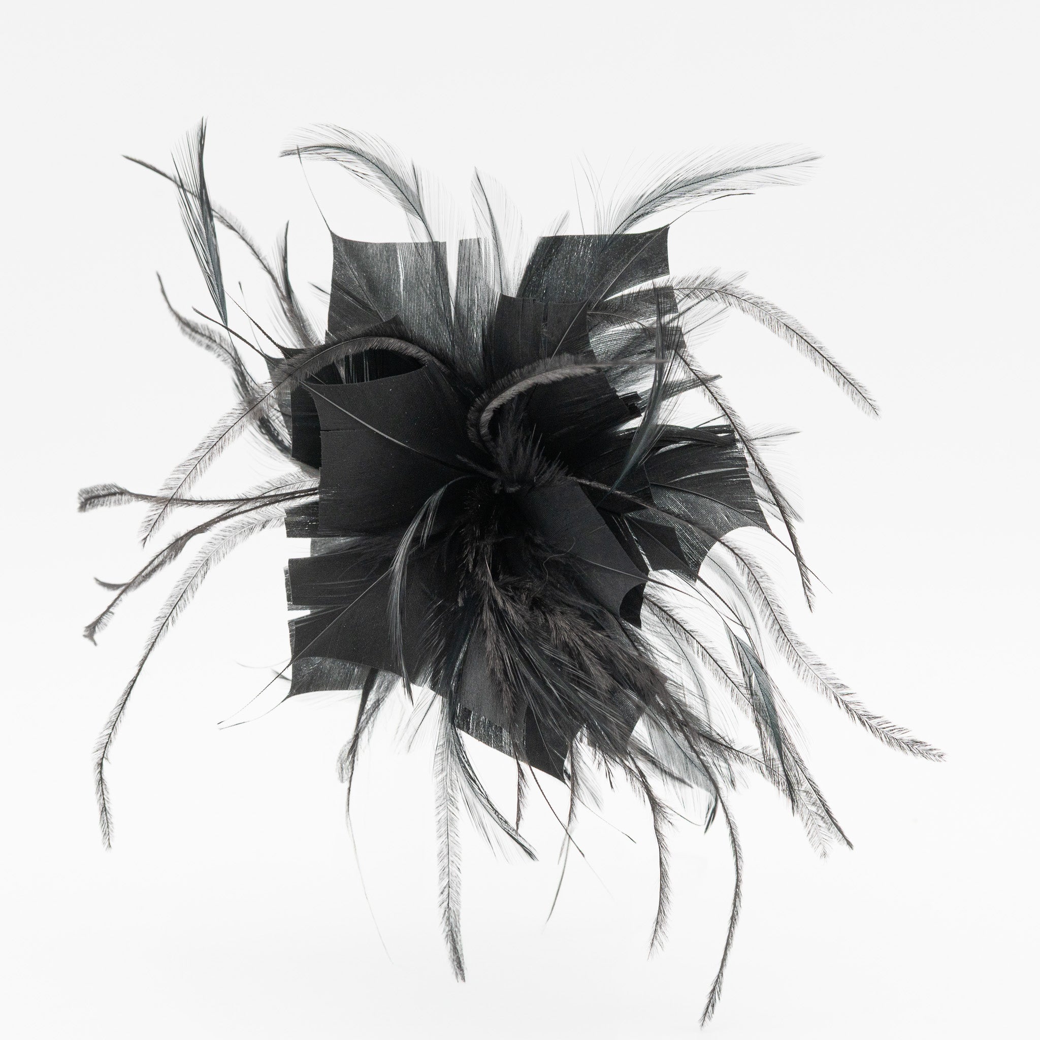 Tocado de fiesta negro pequeño con plumas ligeras, sujeción con pinza y broche, ideal para bodas y eventos
